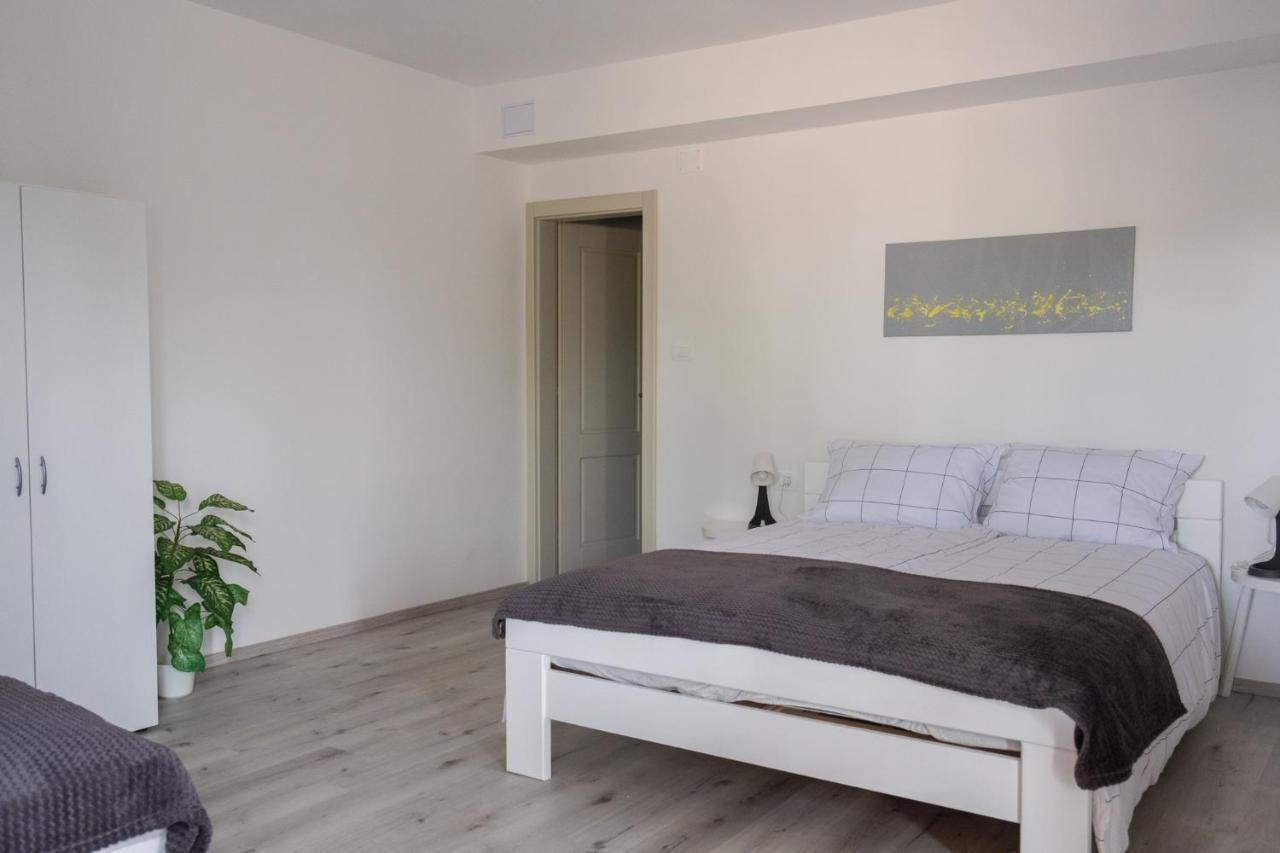 Apartma Oddih Dutovlje Exterior photo